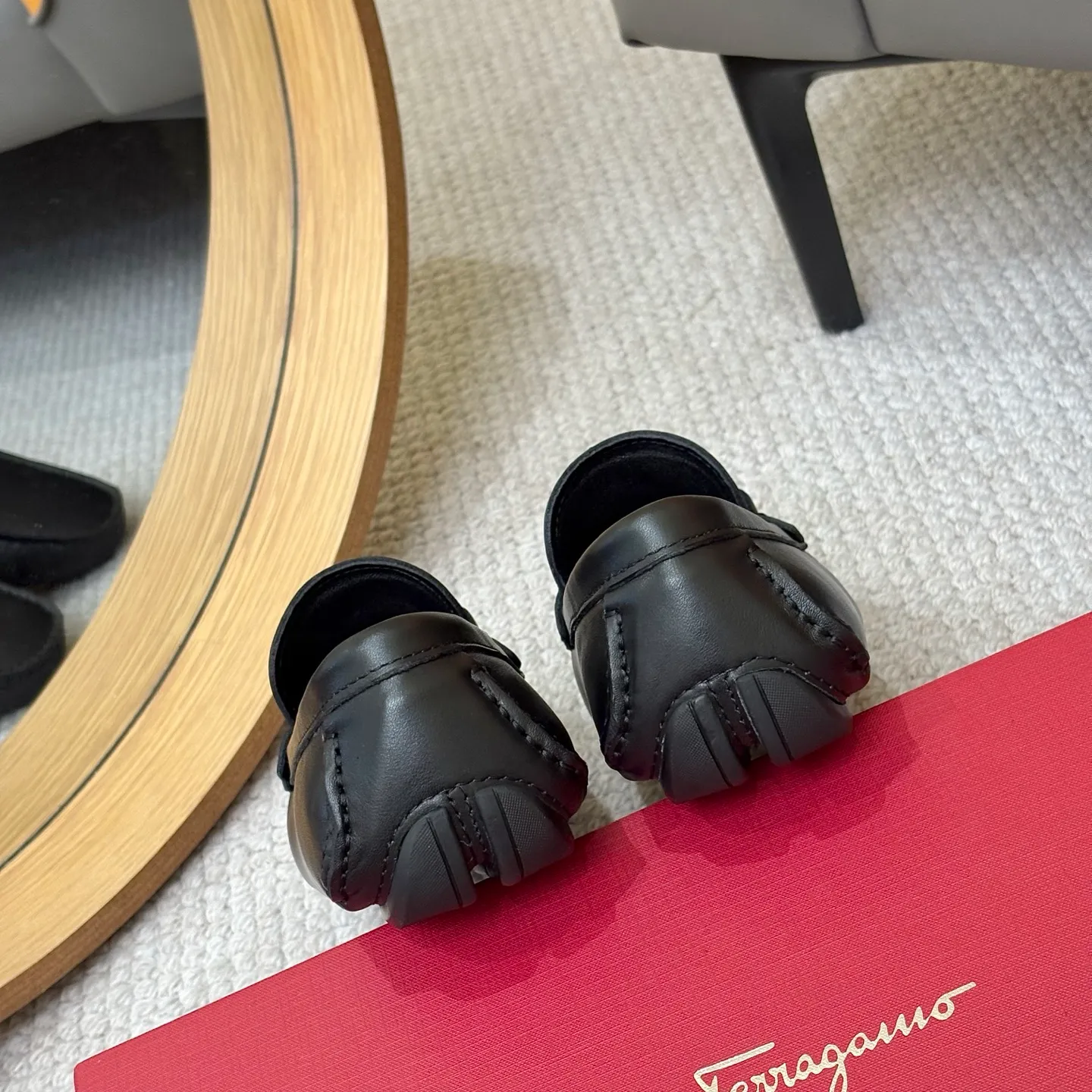 Men's men's shoes 💰420 (Yangli) Ferragamo 〰Ferragamo 2⃣️0⃣️2⃣️5️⃣ New series 👊🏻 Upper 🇮🇹 Italian imported calfskin, original outsole molding. Water-dyed sheepskin lining. The identity of every successful man is set off, and the upper and lower shoes are elegant and stable🚶🏻🚶🏻The high-end custom counter original replica is an eternal classic🔍️Number of codes: 38-46 with counter packaging